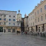 Largo Apartment In The Heart Of Diocletian Palace