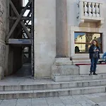 Largo Apartment In The Heart Of Diocletian Palace