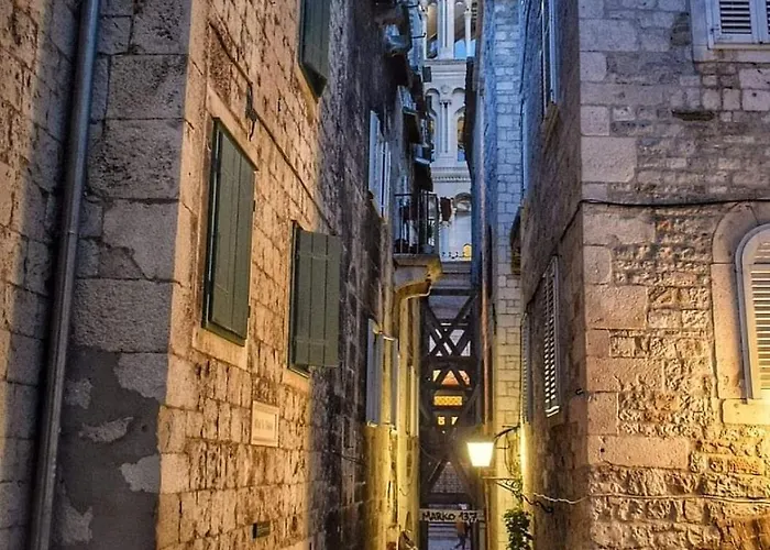 Largo Apartment In The Heart Of Diocletian Palace
