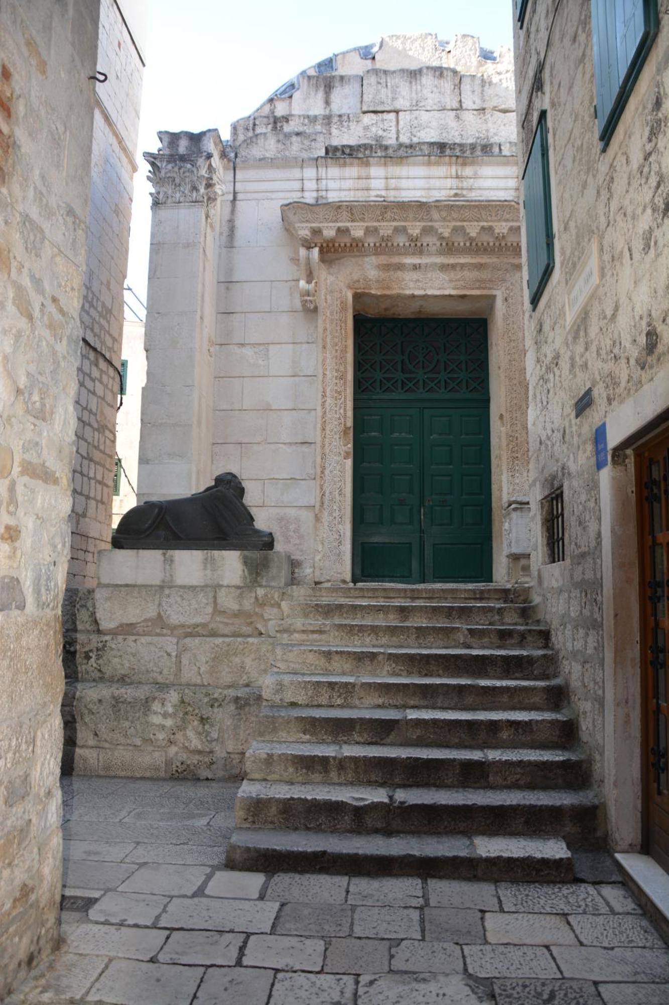 Largo In The Heart Of Diocletian Palace *