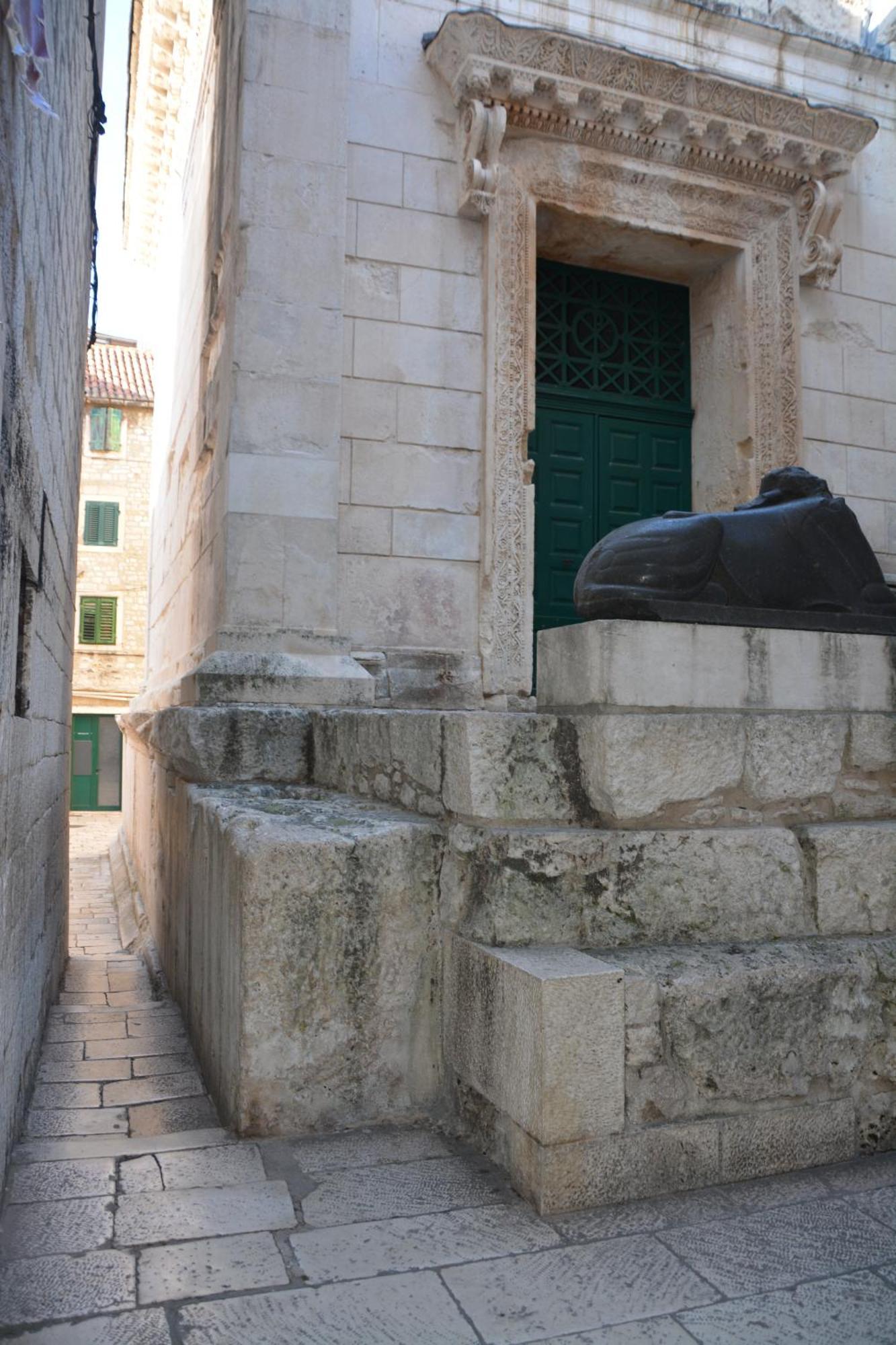 Largo In The Heart Of Diocletian Palace