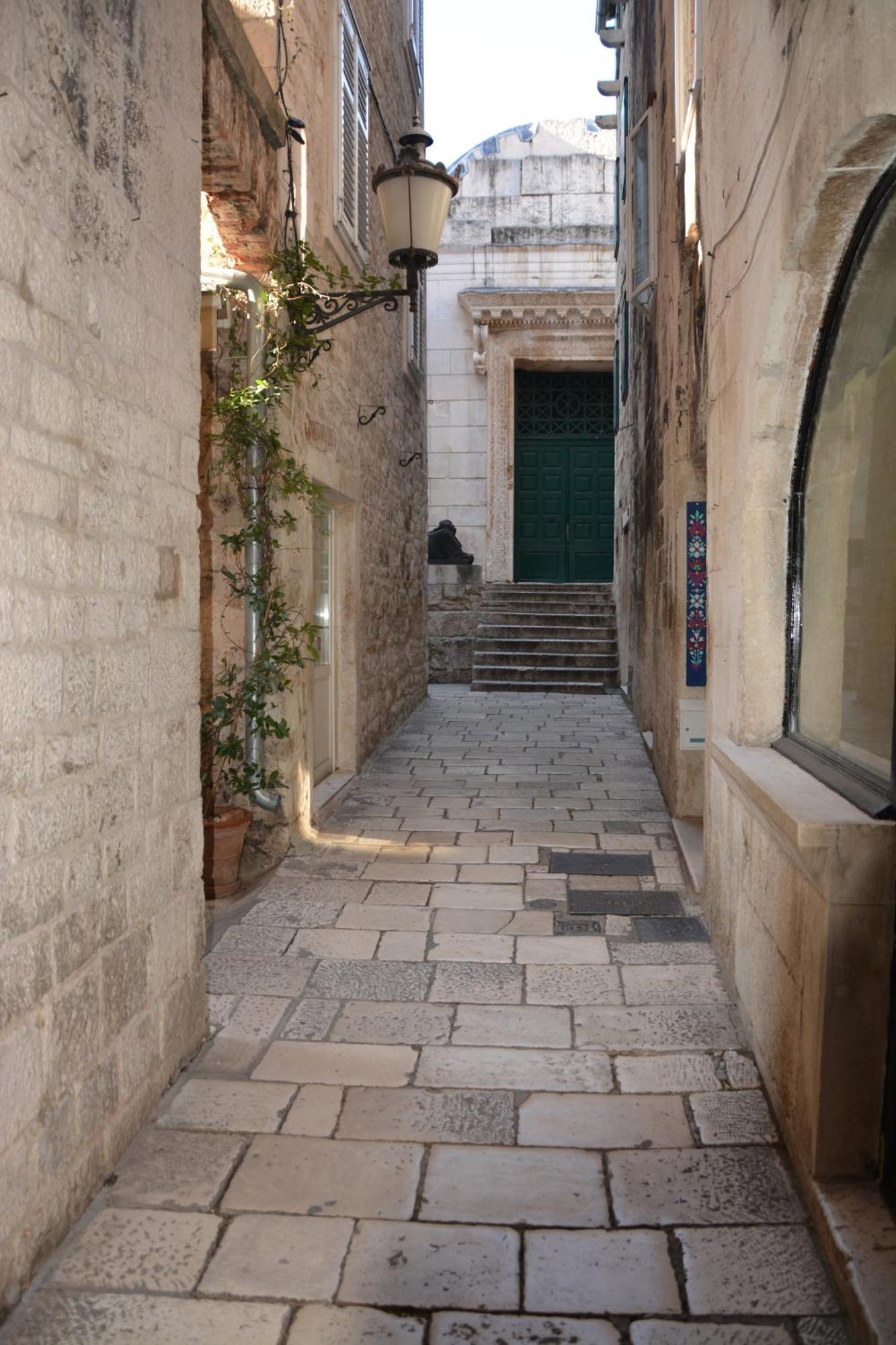 Apartment Largo In The Heart Of Diocletian Palace