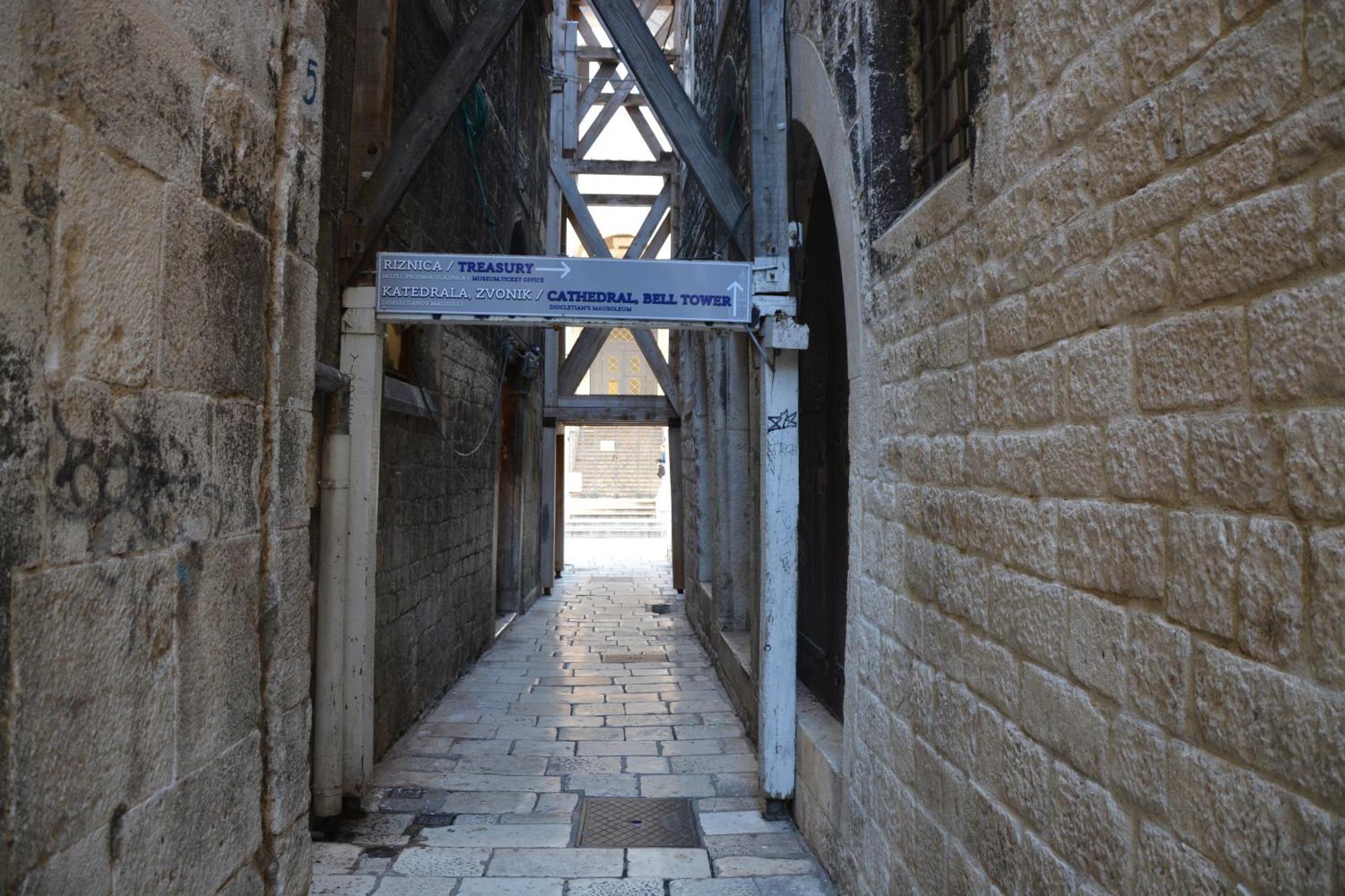 Largo In The Heart Of Diocletian Palace